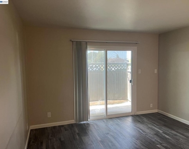 36976 Mulberry St - Photo Thumbnail 13