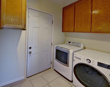 3030 Park Estates Way - Photo Thumbnail 10