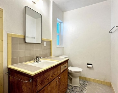 1180 Bayview Ave - Photo Thumbnail 18