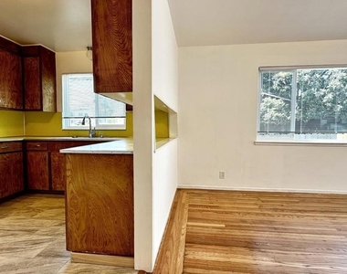 1180 Bayview Ave - Photo Thumbnail 14