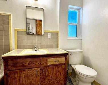 1180 Bayview Ave - Photo Thumbnail 16
