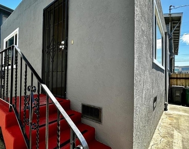 1180 Bayview Ave - Photo Thumbnail 20