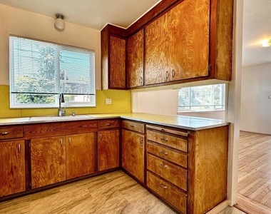 1180 Bayview Ave - Photo Thumbnail 5