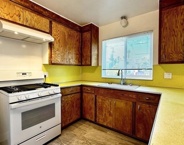 1180 Bayview Ave - Photo Thumbnail 13