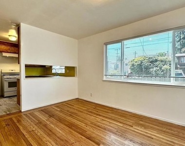 1180 Bayview Ave - Photo Thumbnail 4