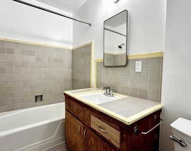 1180 Bayview Ave - Photo Thumbnail 17