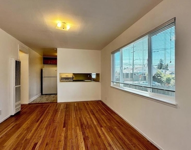 1180 Bayview Ave - Photo Thumbnail 15