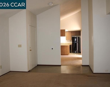 821 Shelley St - Photo Thumbnail 2