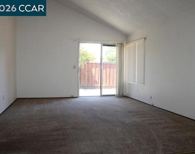 821 Shelley St - Photo Thumbnail 1