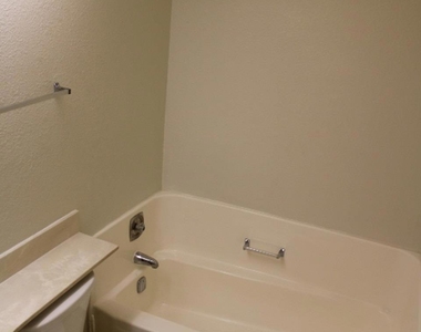 821 Shelley St - Photo Thumbnail 18
