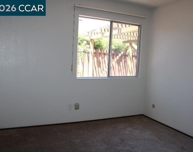 821 Shelley St - Photo Thumbnail 16