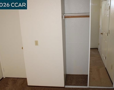 821 Shelley St - Photo Thumbnail 12