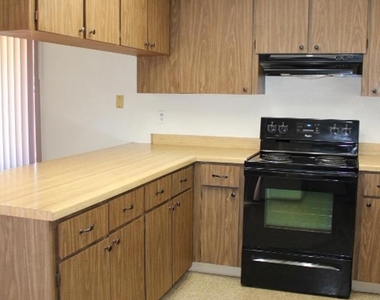 821 Shelley St - Photo Thumbnail 6