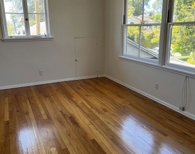 130 S Bowling Green Way - Photo Thumbnail 6