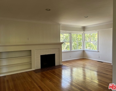 130 S Bowling Green Way - Photo Thumbnail 1