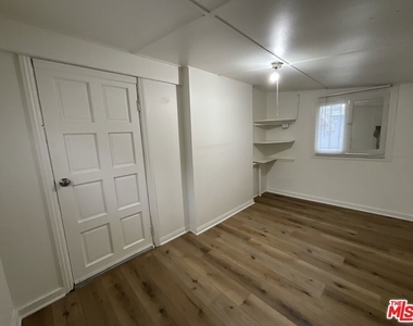 828 E 6th Street - Photo Thumbnail 8
