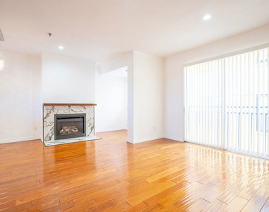 1030 S Norton Avenue - Photo Thumbnail 6