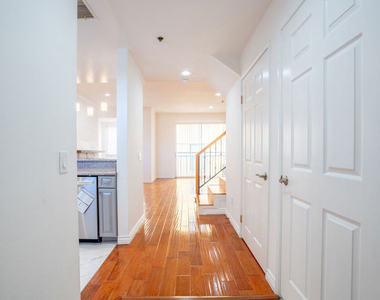 1030 S Norton Avenue - Photo Thumbnail 1