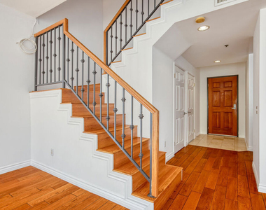 1030 S Norton Avenue - Photo Thumbnail 5