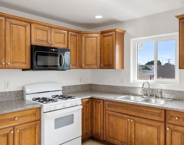 145 E Gage Avenue - Photo Thumbnail 10