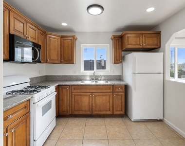 145 E Gage Avenue - Photo Thumbnail 8