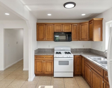 145 E Gage Avenue - Photo Thumbnail 9