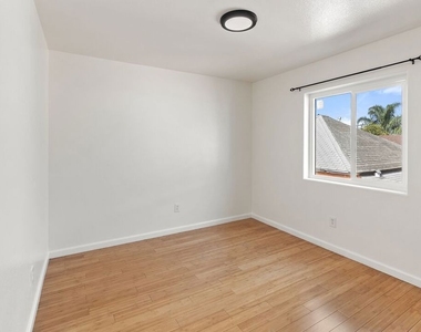 145 E Gage Avenue - Photo Thumbnail 13