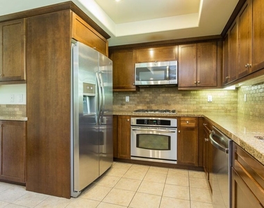 7249 Franklin Avenue - Photo Thumbnail 9