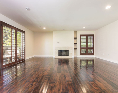 7249 Franklin Avenue - Photo Thumbnail 2