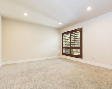 7249 Franklin Avenue - Photo Thumbnail 15