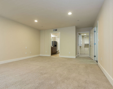 7249 Franklin Avenue - Photo Thumbnail 11