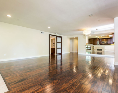 7249 Franklin Avenue - Photo Thumbnail 6