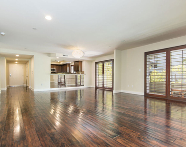 7249 Franklin Avenue - Photo Thumbnail 3