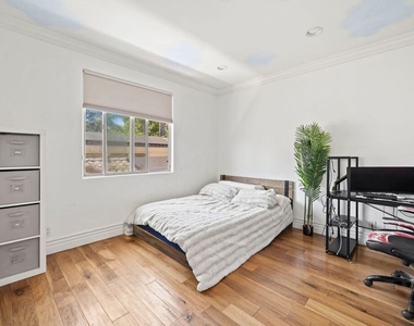14944 Otsego Street - Photo Thumbnail 10