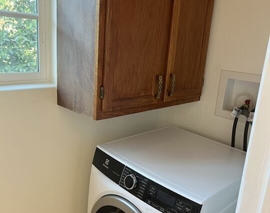 4626 Noble Avenue - Photo Thumbnail 25