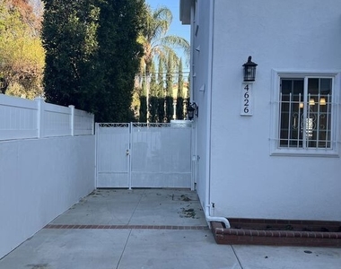 4626 Noble Avenue - Photo Thumbnail 21