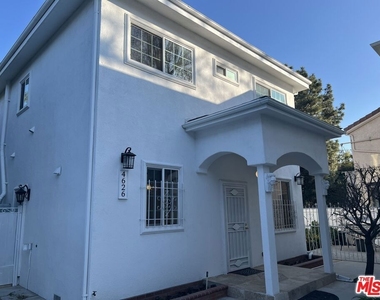 4626 Noble Avenue - Photo Thumbnail 5