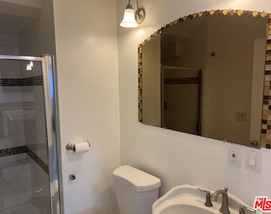 4626 Noble Avenue - Photo Thumbnail 15