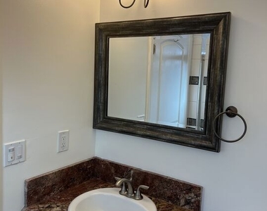 4626 Noble Avenue - Photo Thumbnail 19