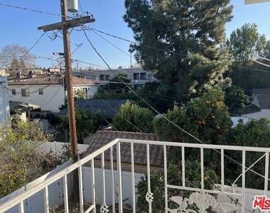 4626 Noble Avenue - Photo Thumbnail 22