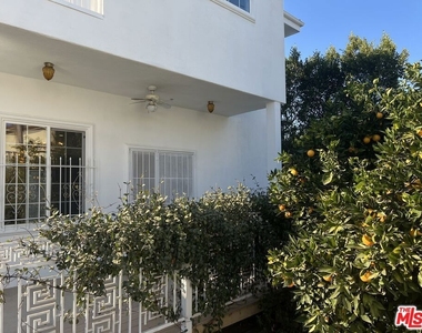 4626 Noble Avenue - Photo Thumbnail 20