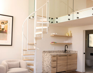 2309 Hollyridge Drive - Photo Thumbnail 15
