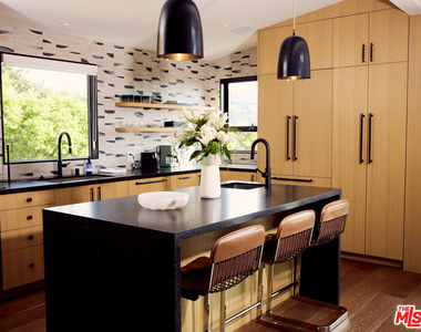 2309 Hollyridge Drive - Photo Thumbnail 6