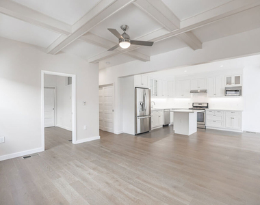 31 Breeze Avenue - Photo Thumbnail 5