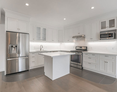 31 Breeze Avenue - Photo Thumbnail 4