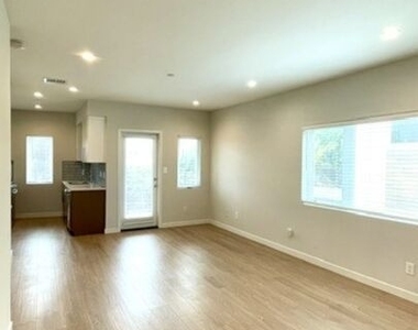 4937 W 20th Street - Photo Thumbnail 5