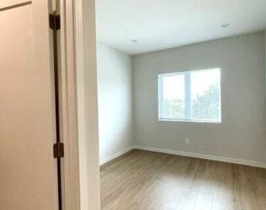 4937 W 20th Street - Photo Thumbnail 22