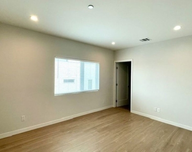 4937 W 20th Street - Photo Thumbnail 14