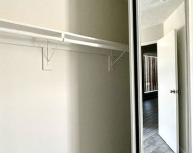 922 N Hudson Avenue - Photo Thumbnail 18