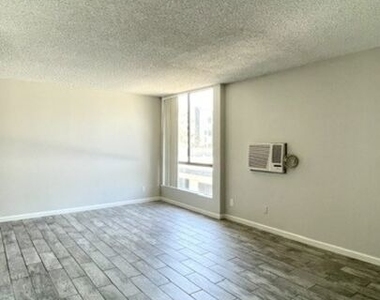 922 N Hudson Avenue - Photo Thumbnail 5